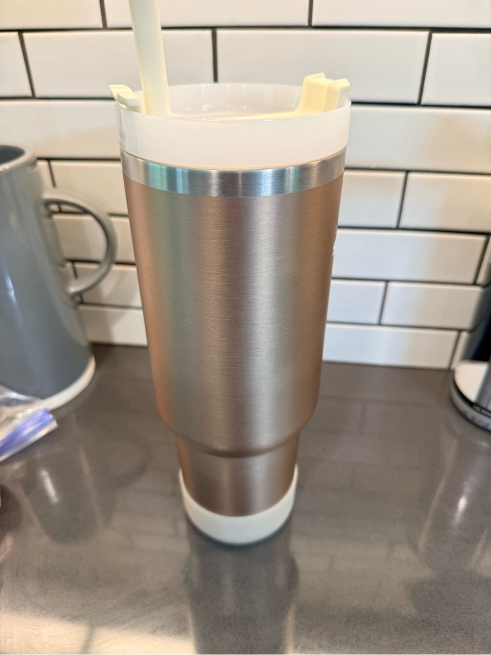 Stanley 40 oz Quencher Tumbler Taupe Cream Handle Straw - Picture 5 of 9